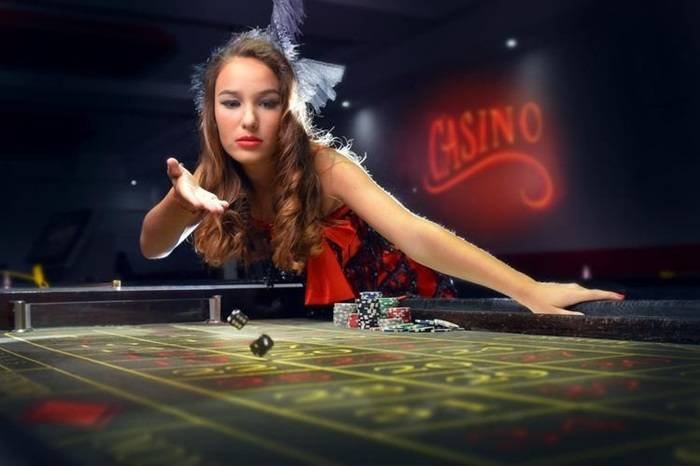 Tampilan bp2mi untuk Hold'em tiga meja